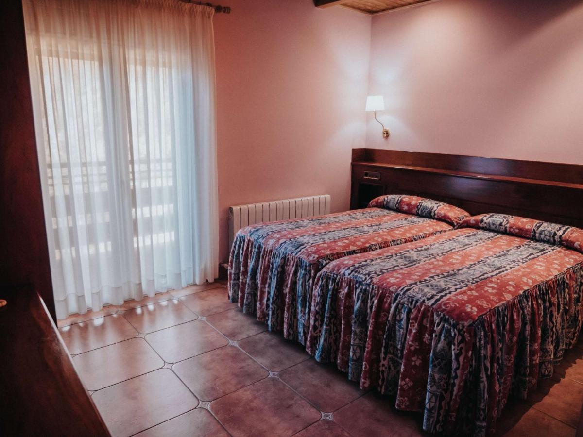 Hostal Les Fonts Castellar De N'Hug Eksteriør bilde