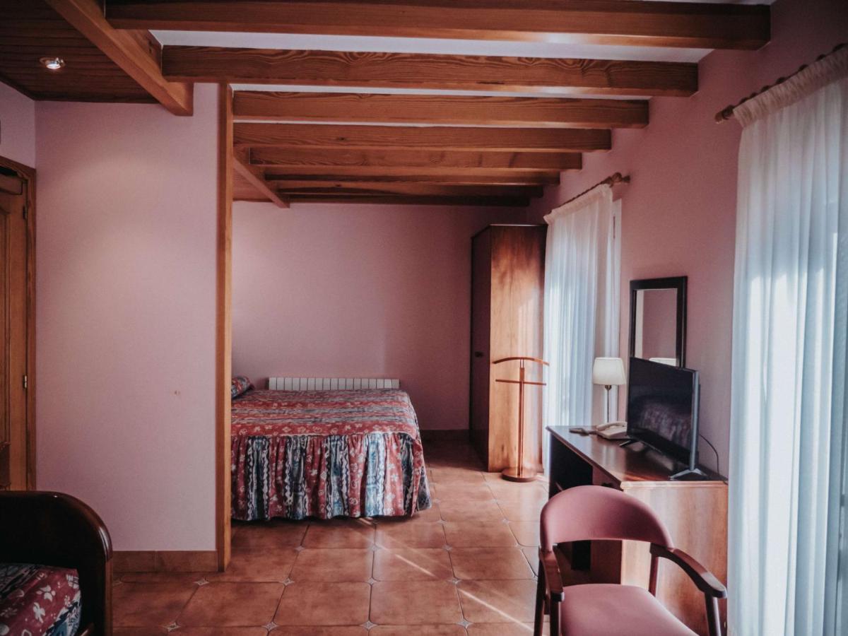 Hostal Les Fonts Castellar De N'Hug Eksteriør bilde