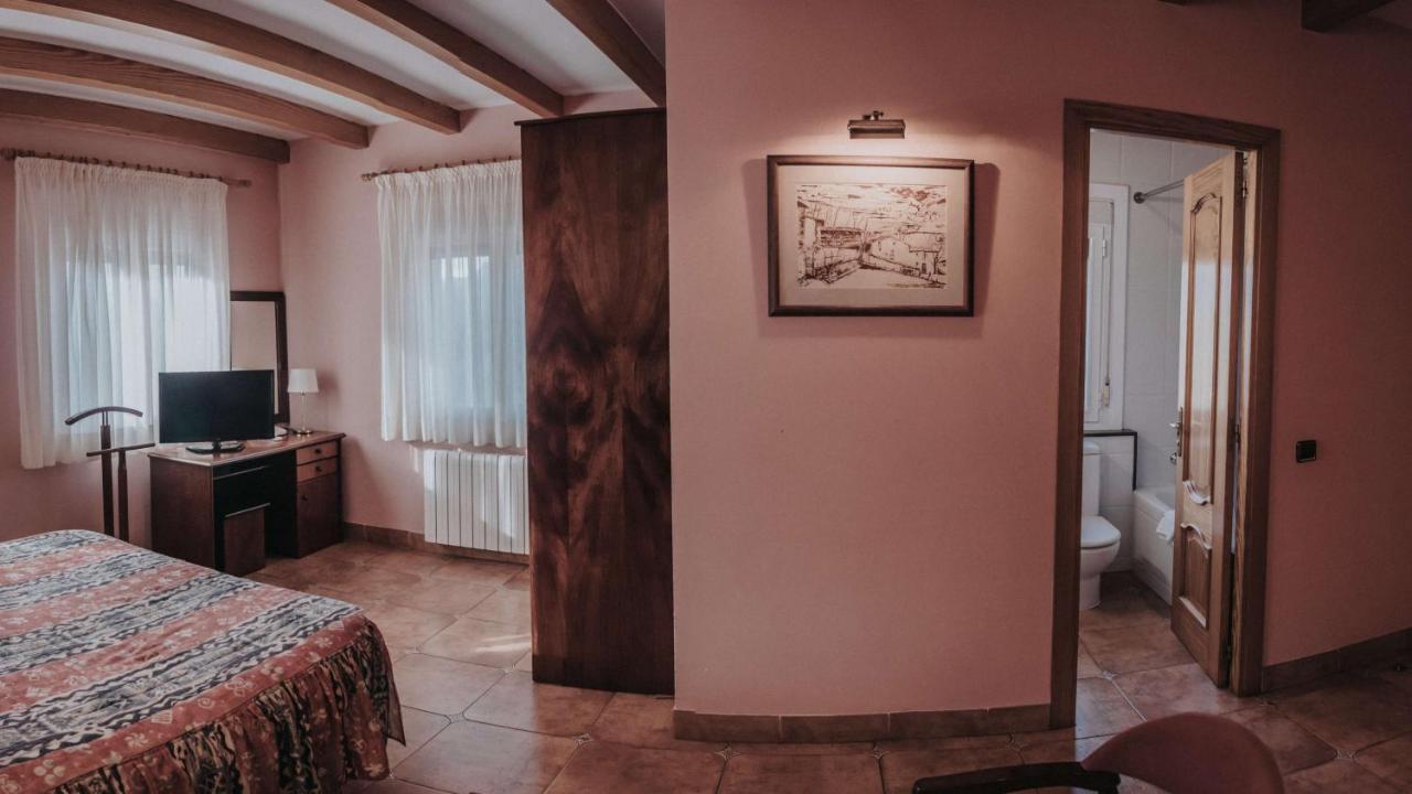 Hostal Les Fonts Castellar De N'Hug Eksteriør bilde
