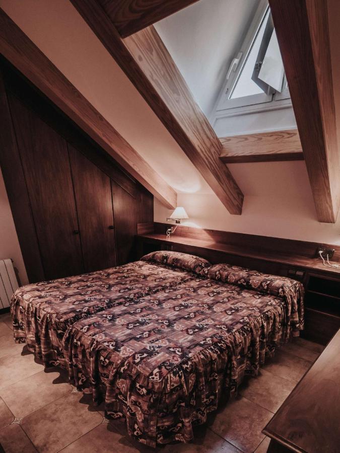 Hostal Les Fonts Castellar De N'Hug Eksteriør bilde