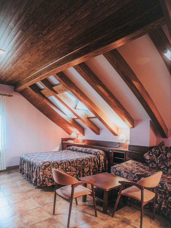 Hostal Les Fonts Castellar De N'Hug Eksteriør bilde