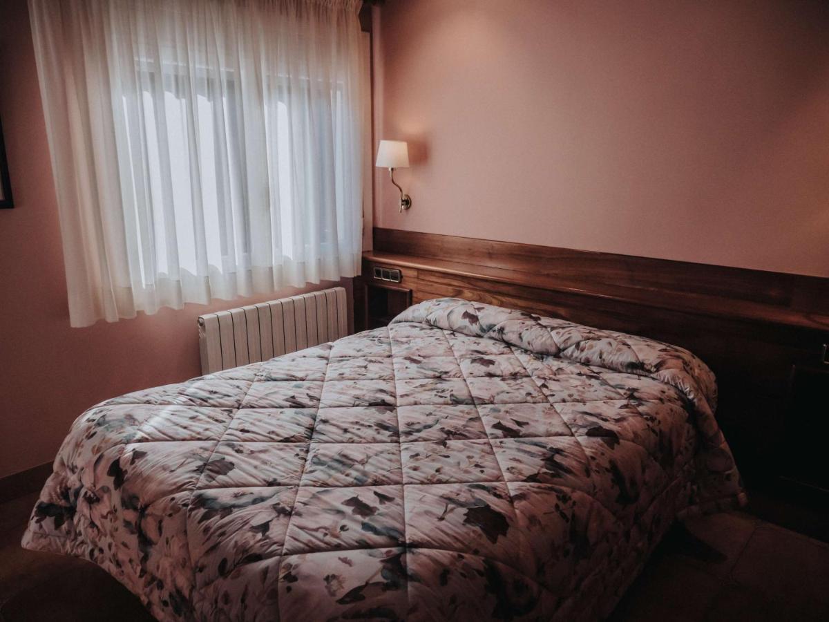 Hostal Les Fonts Castellar De N'Hug Eksteriør bilde
