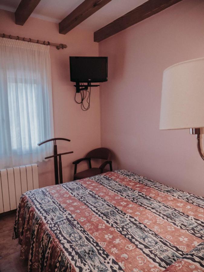 Hostal Les Fonts Castellar De N'Hug Eksteriør bilde